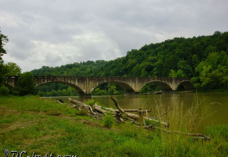 Мост через реку Cumberland. Cumberland Falls State Park, Kentucky