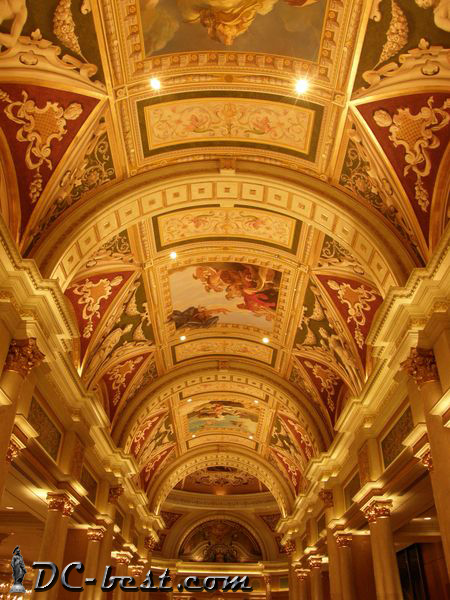Потолки великого холла казино Venetian. Las Vegas, Nevada