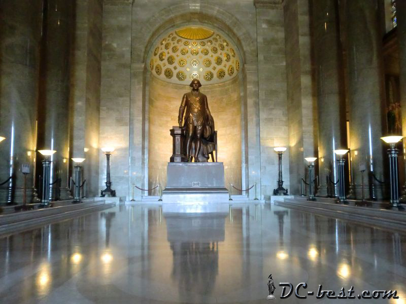 Статуя Джорджа Вашингтона в Национальном Масонском Храме