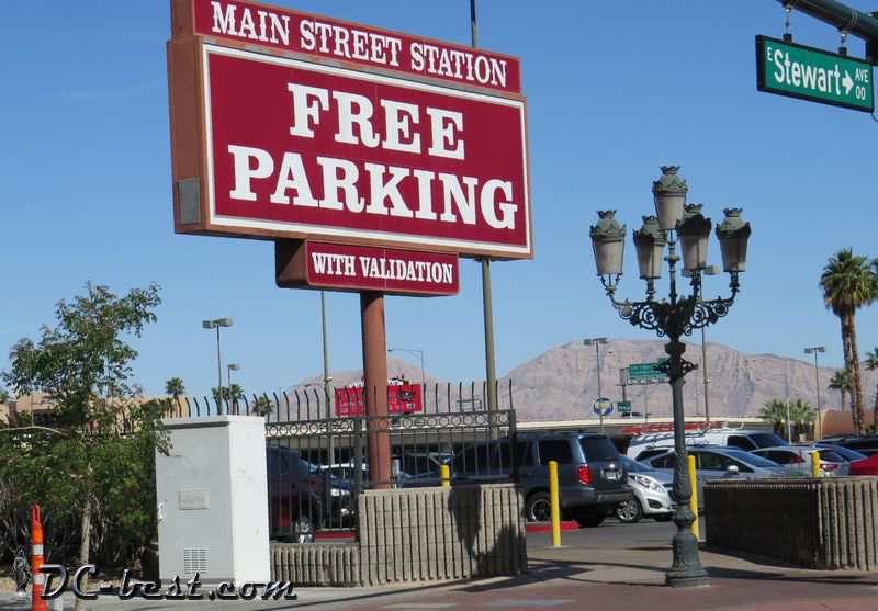 Автомобильная парковка возле казино Main Street Station. Las Vegas, NV 