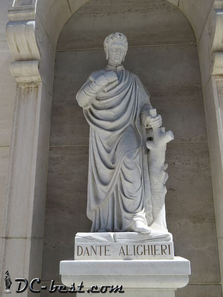 Статуя Dante Alighieri