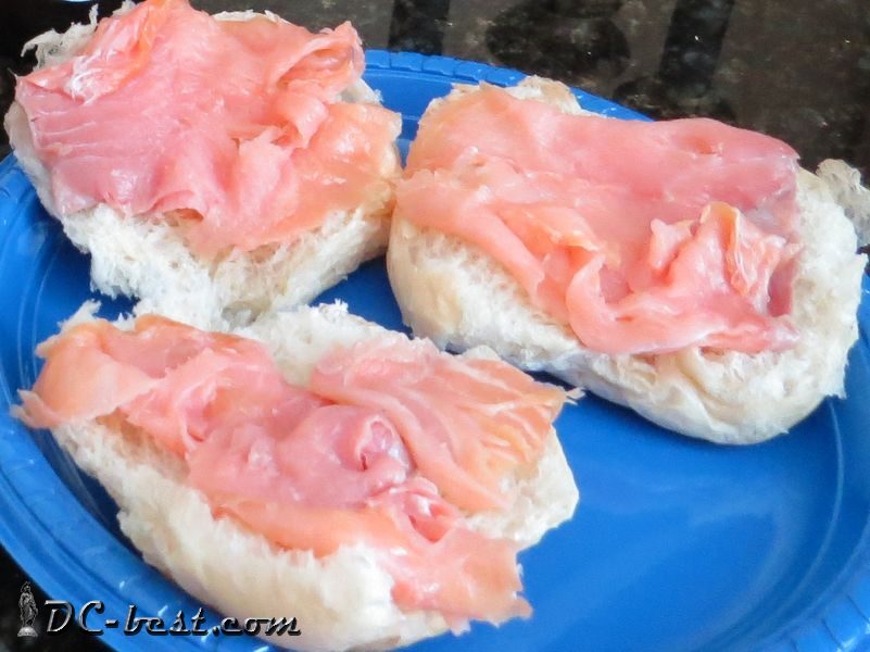 Бутерброд со слабосоленым лососем
