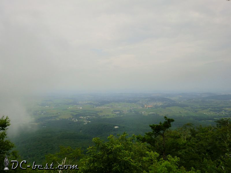Вид на город Harrisonburg с горы Massanutten, Virginia