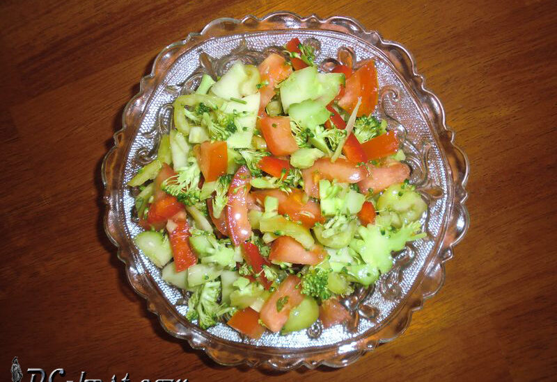 Салат с капустой брокколи