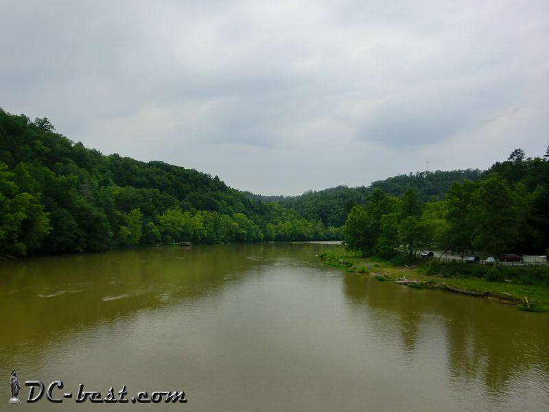 Вид c моста на реку Cumberland в Cumberland Falls State Park, Kentucky