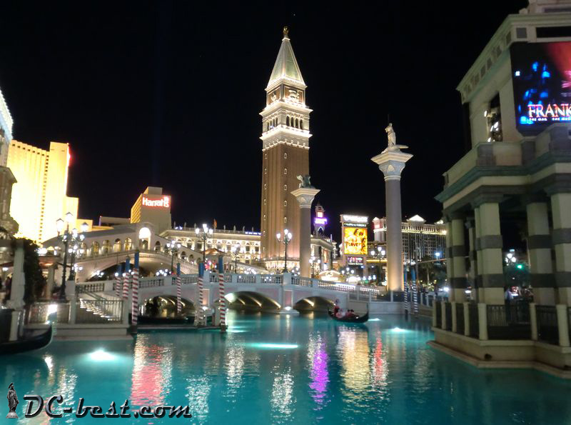 Колокольная башня  Кампанила перд казино Venetian в Лас-Вегасе