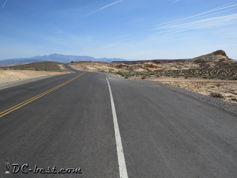 Дорога в пустыне, США